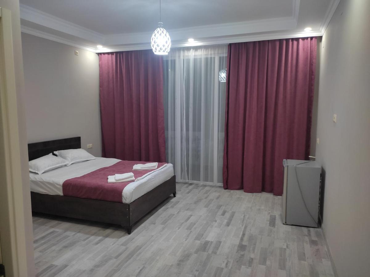 Geno Guest House Kvariati Esterno foto