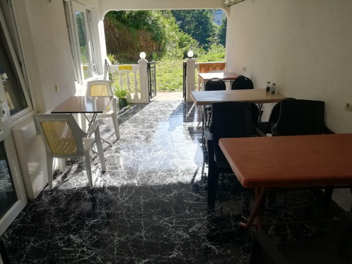 Geno Guest House Kvariati Esterno foto