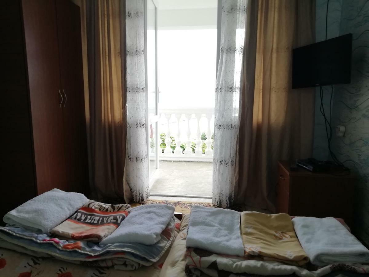 Geno Guest House Kvariati Esterno foto