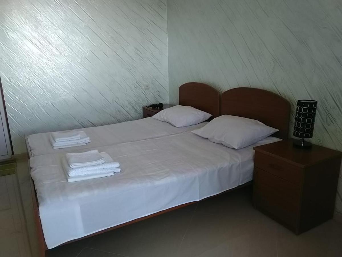 Geno Guest House Kvariati Esterno foto