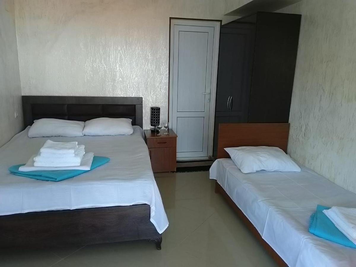 Geno Guest House Kvariati Esterno foto